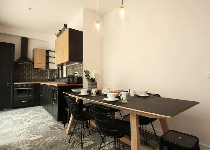 210043 - Superbe 3 Pieces A Republique *